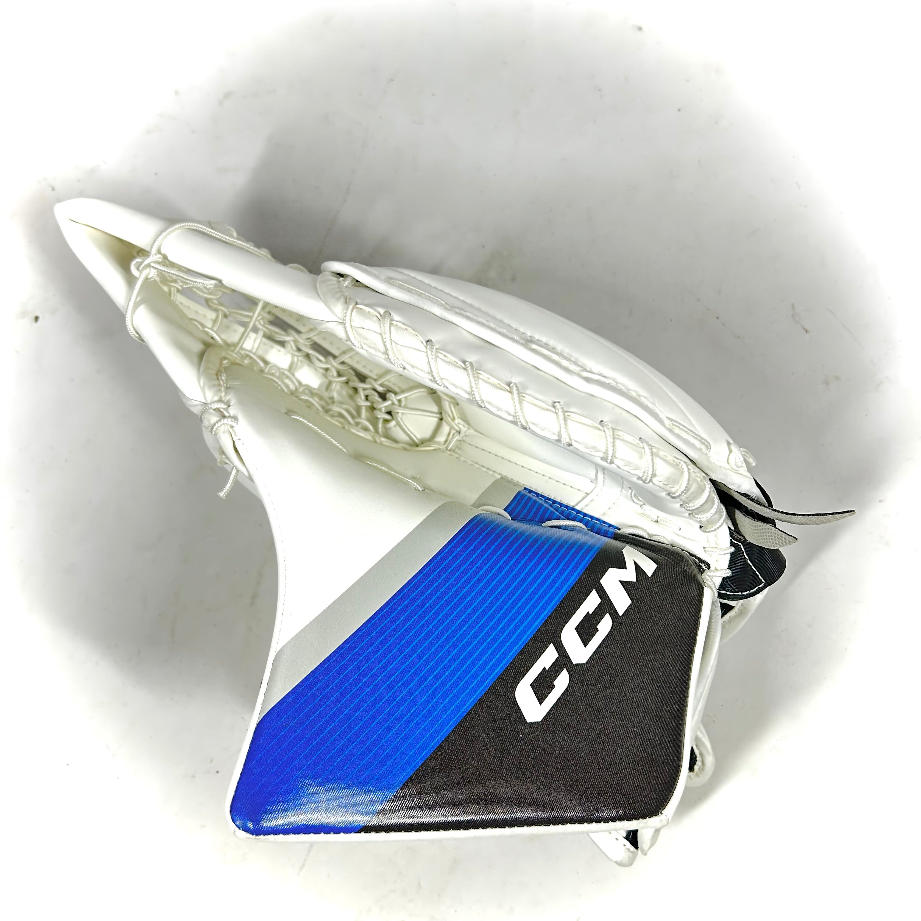 CCM Extreme Flex 6 - Gant de gardien de but Pro Stock (blanc/bleu/noir)